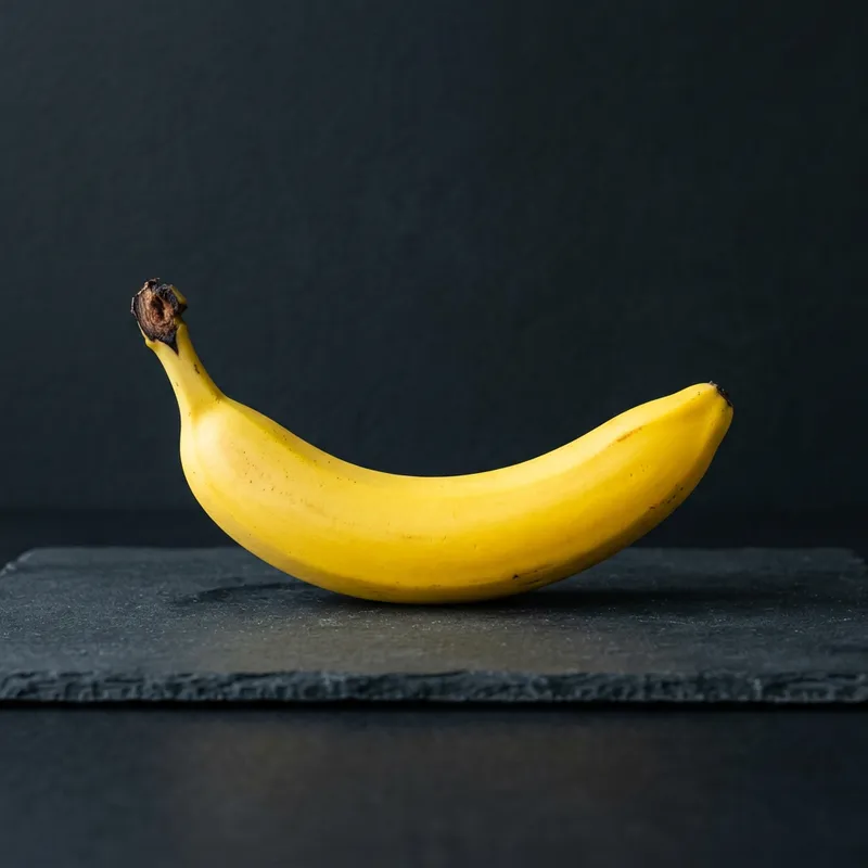 Lone Banana: Simple Elegance in Yellow