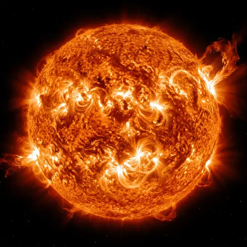 Awe-Inspiring Sun's Activity: Radiant Sun & Solar Flares