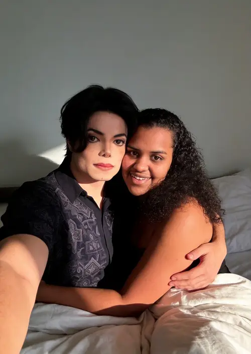 Romantic Selfie with Michael Jackson - A Memorable Moment