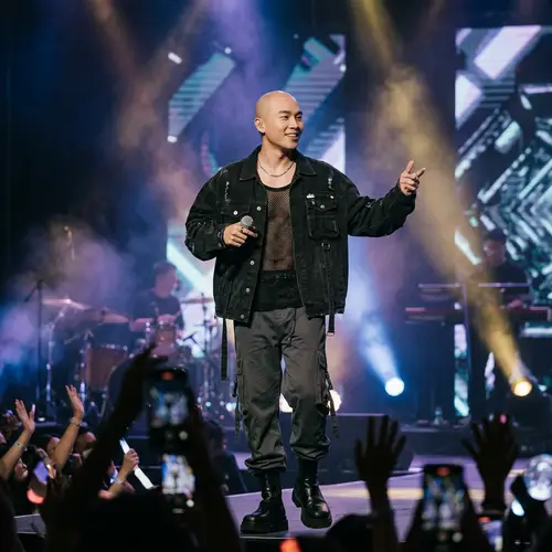 Asian Pop Singer with a Bald Head | Stage Presence & Charisma