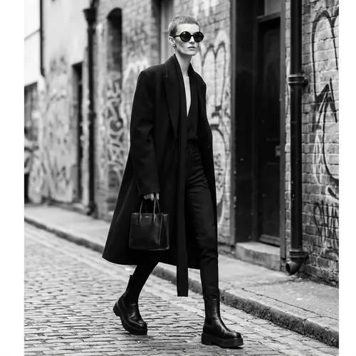 Exaggeratedly Skinny Figure - Sculpture Art