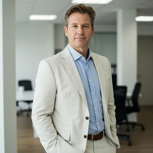 Professional Interim Manager in Business Suit