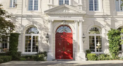 Elegant Georgian House Front with Classic Symmetry