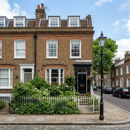 Victorian Terraced House in London | Charming Brown Brickwork