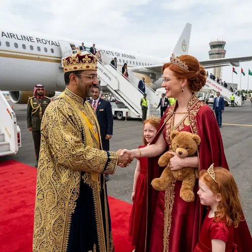 Middle-Eastern King & Caucasian Queen | Airport Kiss Scene