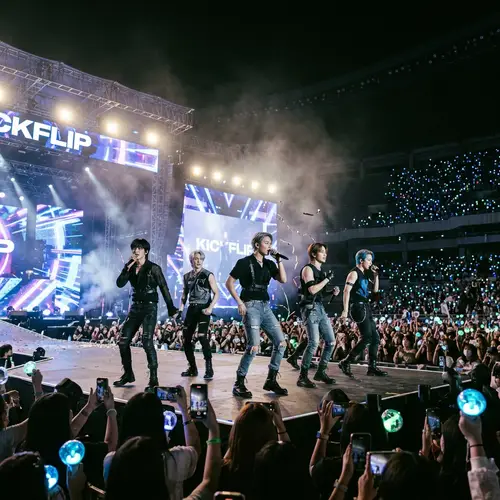 Kickflip Kpop Group: Epic Concert with Fans