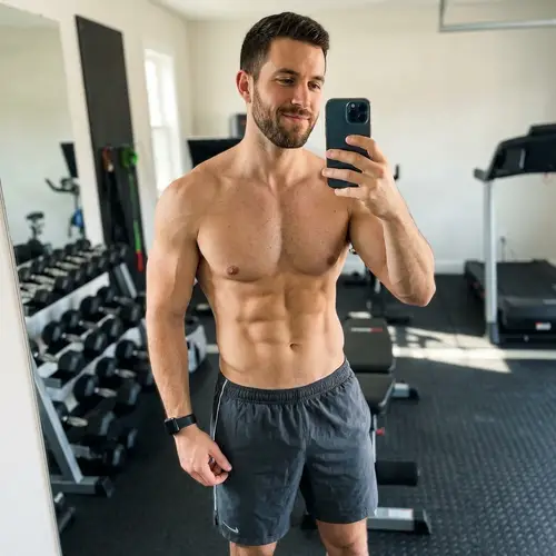 Ripped Man Selfie: Showcase Your Six-Pack Abs