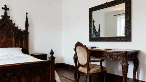 Stunning Gothic Room Design - 17 m2