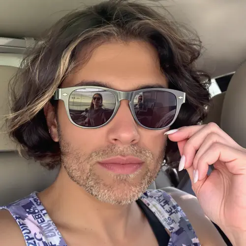 90s Style Sunglasses: Retro Fashion Statement