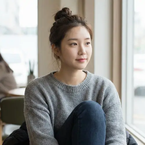 Profile Image of an Ordinary Girl | Neutral Pose with Subtle Light