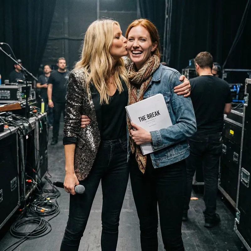 Taylor Swift and Emma Stone Share a Friendly Kiss