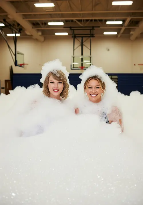 Taylor Swift & Hilary Duff: Foam Party Fun