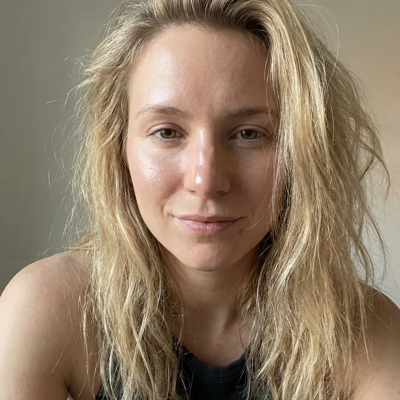 Hyperrealistic Portrait of a Gorgeous Blonde Woman