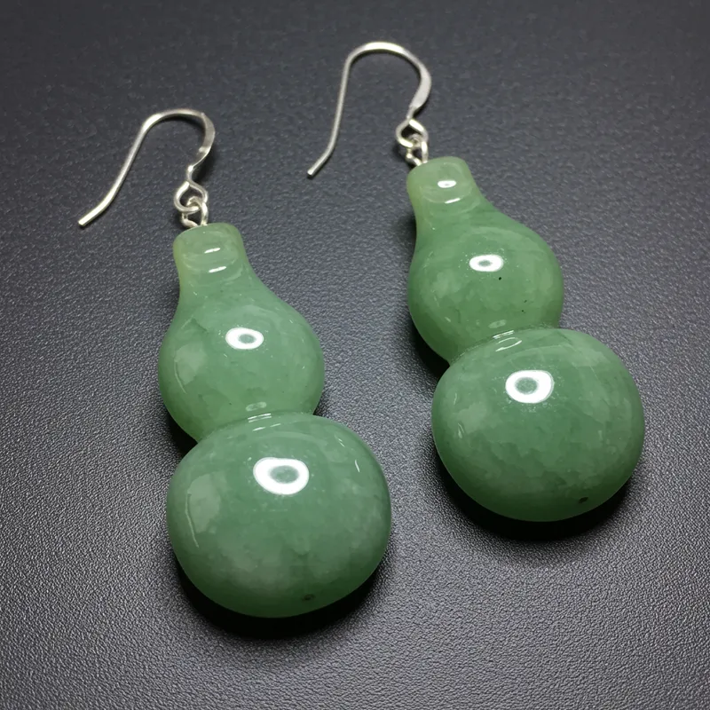 Elegant Gourd-Shaped Jade Earrings Design