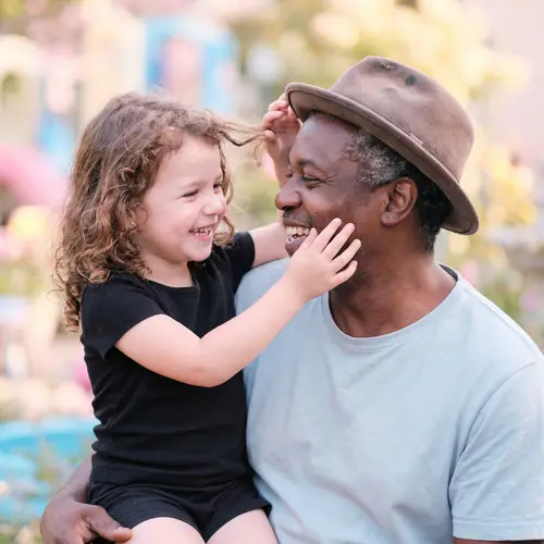 Heartwarming Moment: Joyful Bonding Captured in a Photo