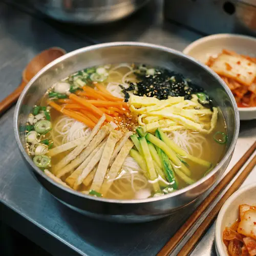 Delicious Janchi Guksu Recipe with Fresh Toppings