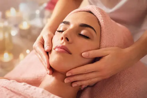 Relaxing Facial Massage: A Luxurious Spa Experience