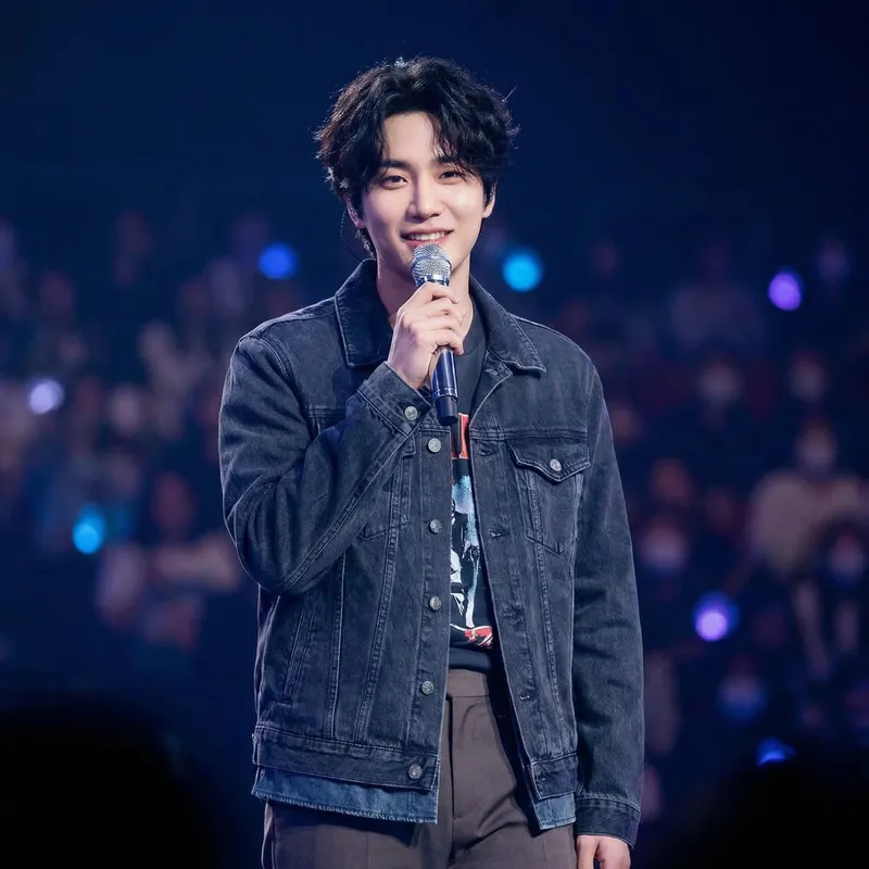 Jungkook: Talented Asian Male Singer with Silver Microphone