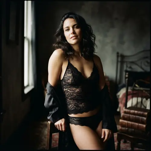 Elegant Boudoir Photography: A Provocative Model