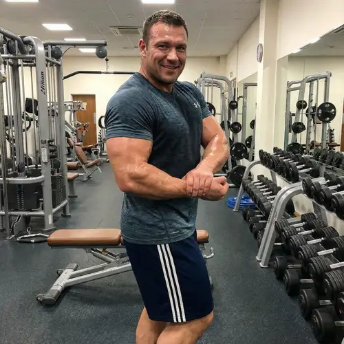 Muscular Flexing in the Gym: Unleash Your Strength