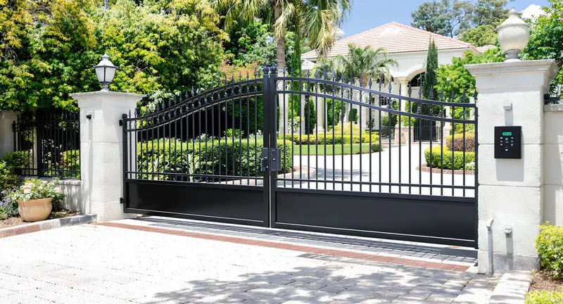Stylish Modern Steel Driveway Gates Stylish Modern Steel Driveway Gates
