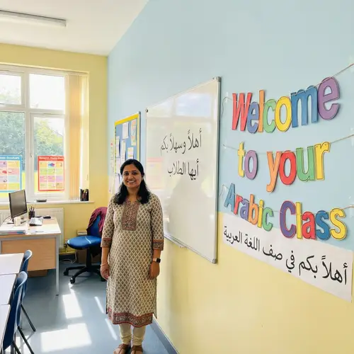 Vibrant Arabic Class with Female South Asian Teacher