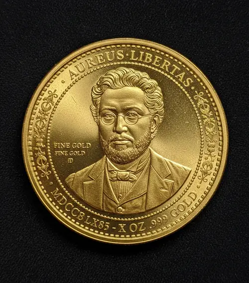Gleaming Gold Coin: Hyper-Realistic Collectible Design
