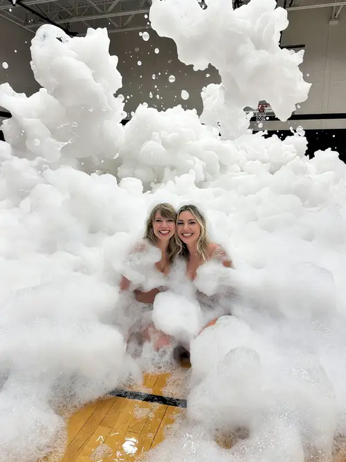 Taylor Swift & Hilary Duff: Foam Party Fun