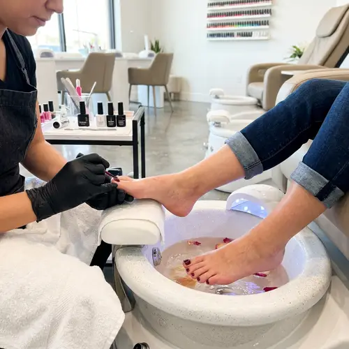 Expert Gel Pedicure Services Near You