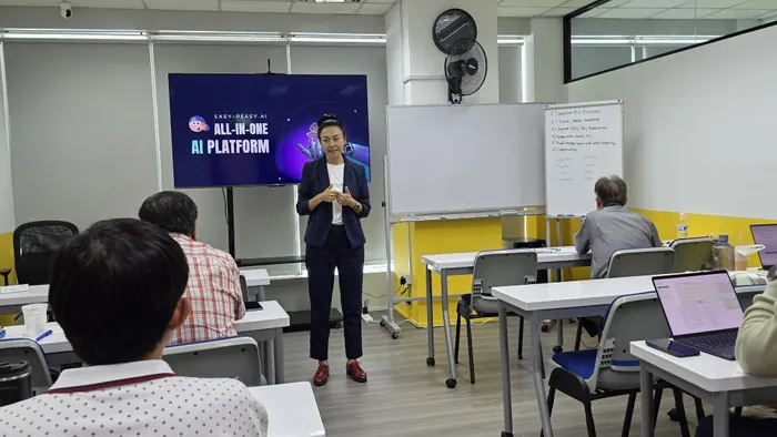 Jurulatih Easy-Peasy.AI sedang mengajar kelas